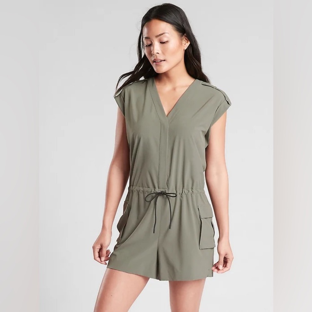 Athleta Sutton Romper Size 8 Laurel Olive Featherweight Stretch Utility